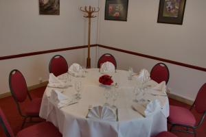 Restaurace v ubytování Le Chalet de la Foret Hôtel 3 étoiles et Restaurant