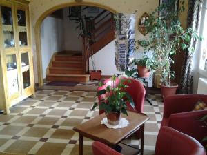 Posezení v ubytování Le Chalet de la Foret Hôtel 3 étoiles et Restaurant