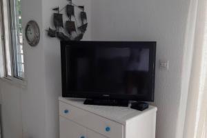 TV a/nebo společenská místnost v ubytování KLEO HOUSE Kalives Polygyros Halkidiki
