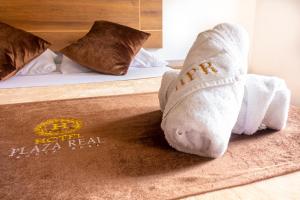 Postel nebo postele na pokoji v ubytování HOTEl PLAZA REAL