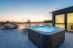 Hồ bơi trong/gần Deluxe Apartment Cigit