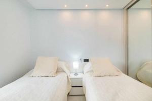 Postel nebo postele na pokoji v ubytování Espanhouse Diamante apartment + 37 fotografií
