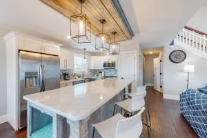 Küche/Küchenzeile in der Unterkunft Beachy Dunes OBX KDH128