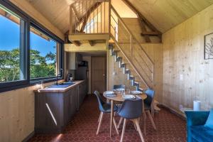 a kitchen and dining room with a table and chairs at Les Lodges du Morvan in Brazey-en-Morvan