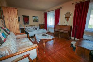 a living room with a couch and a piano at Everlast in Štúrovo