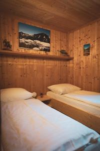 Posteľ alebo postele v izbe v ubytovaní Hüttendorf Hohentauern - Dein Feriendomizil in den Bergen