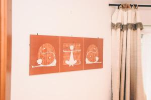 a sign hanging on a wall with the number at Pension s'Platzl Stuhleck in Spital am Semmering +152 photos