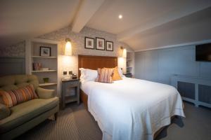 A bed or beds in a room at Eleven Didsbury Park Hotel