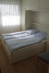 a bed sitting in a bedroom with a window at Iderhoff Iderhoff 18 in Norderney
