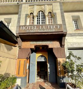 החזית או הכניסה של Hotel Lutece