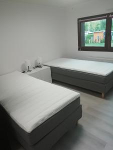 two beds sitting in a room with a window at Chalet Knut in Osterode