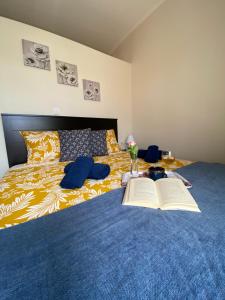 Postel nebo postele na pokoji v ubytování Kaldis Apartment + 8 fotografií
