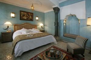 Кровать или кровати в номере Riad & Spa Esprit Du Maroc