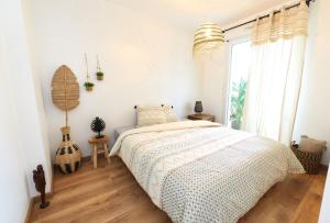 a bedroom with a bed and a large window at Appartement Wakandais-proche Disney, parking & wifi in Montévrain