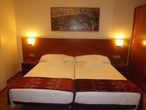 Postel nebo postele na pokoji v ubytování Hotel Reus Park