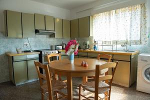 A kitchen or kitchenette at Experience Nicosia