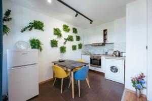 a kitchen and dining room with a table and chairs at Luxury Art 4 Apartment in Blagoevgrad