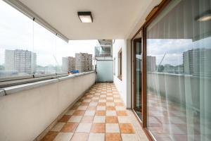 Balkon lub taras w obiekcie Metro Kondratowicza Spacious Apartment