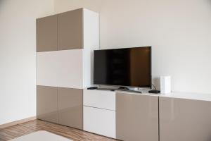 Kuchnia lub aneks kuchenny w obiekcie Metro Kondratowicza Spacious Apartment