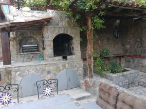 Fotografie z fotogalerie ubytování Sea-side Old Stone Villa with a private Garden v destinaci Budva