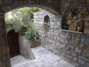 Fotografie z fotogalerie ubytování Sea-side Old Stone Villa with a private Garden v destinaci Budva
