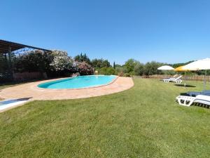 Bazén v ubytování Agriturismo Bio Pian Dei Casali nebo v jeho okolí