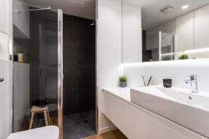 Koupelna v ubytování Impresionante apartamento en Plaza de Galicia + 25 fotografií