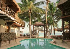 Bazén v ubytování Holbox Dream Beachfront Hotel nebo v jeho okolí