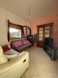 A television and/or entertainment centre at La casa di Dedda I.U.N. Q4233