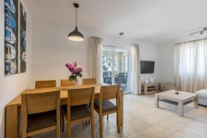 Televisyen dan/atau pusat hiburan di MAR Sea View Apartment +15 gambar