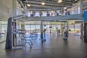 una palestra con tapis roulant e macchine in un edificio di Happy Cows Retreat in PCB with Lagoon Views! a Panama City Beach