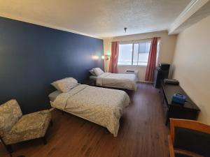 a hotel room with two beds and a chair at (A11) Lovely Double Bed Unit in Los Angeles