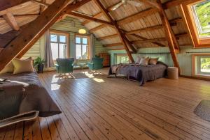 a bedroom with two beds in a room with wooden ceilings at Feriehus med flott havutsikt ved Hauklandstranden in Leknes
