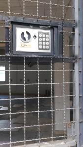 a metal cage with a sign on it at Star Hotel 206 Diferente in Juiz de Fora
