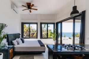Ένα ή περισσότερα κρεβάτια σε δωμάτιο στο Villas La Mar - Adults 15 plus +204 φωτογραφίες