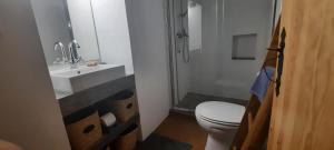a bathroom with a white toilet and a sink at Sunrise Monsaraz Blue - Casa com 2 quartos Jardim in Monsaraz +48 photos