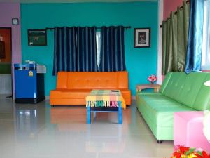 Posezení v ubytování บ้านสายรุ้ง เขาค้อ