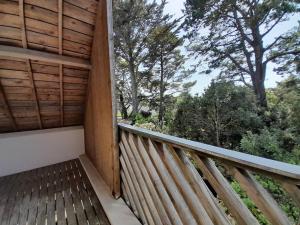 Balkón alebo terasa v ubytovaní Maison cosy à Carnac - 3 pièces, Wifi, piscine chauffée, proche plage, commerces et parking inclus - FR-1-477-207