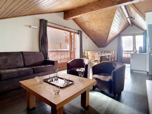 a living room with a table with wine glasses on it at Appartement spacieux et rénové, 10 personnes, 4 Flocons OR, sauna et hammam - FR-1-344-786 in Levassaix