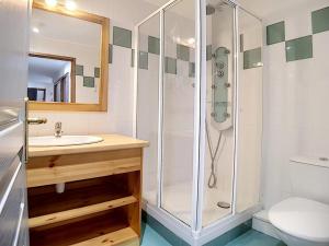 Koupelna v ubytování Appartement rénové 8 pers, Balcon & Wellness - FR-1-344-799 + 6 fotografií