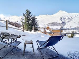two chairs and a table in the snow at Appartement rénové 6 pers. proche pistes avec balcon, hammam, sauna - FR-1-344-831 in Levassaix
