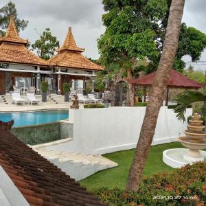 a view of the pool at the resort at Soul Lodge Villa Lovina in Banjar