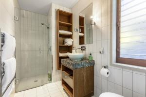 Ένα μπάνιο στο The Sands - Apartment 20 - Stay Waiheke +14 φωτογραφίες