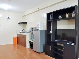 Kuchyň nebo kuchyňský kout v ubytování Condo with wifi in One Oasis CDO