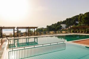 Bazén v ubytování Kanapitsa Mare Hotel nebo v jeho okolí
