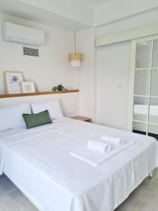 A bed or beds in a room at Ozilvillas