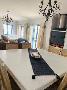 Gallery image of Casa Balena - Gansbaai seafront accommodation, back-up power in Gansbaai