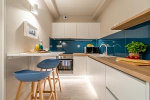 Kuchyňa alebo kuchynka v ubytovaní Lake Spirit Boutique Apartments