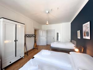 A bed or beds in a room at Stadtjuwel mit Pfänderblick