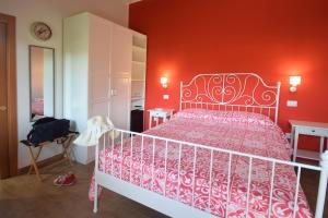 Postel nebo postele na pokoji v ubytování Country House Ciliegia Rossa + 56 fotografií